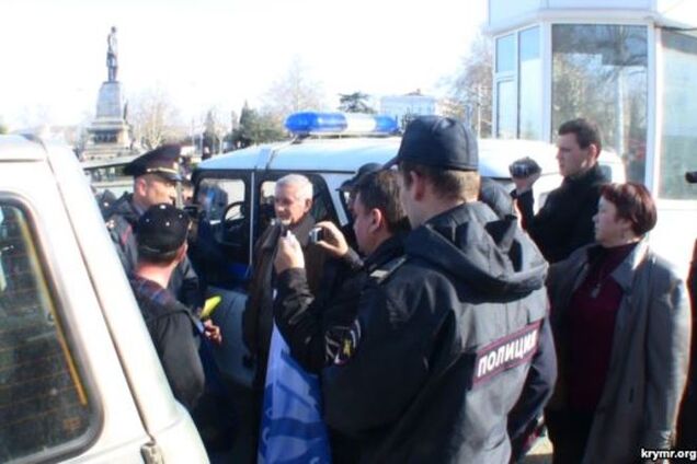 В Севастополе оккупанты разогнали митинг против новой 'власти': видеофакт