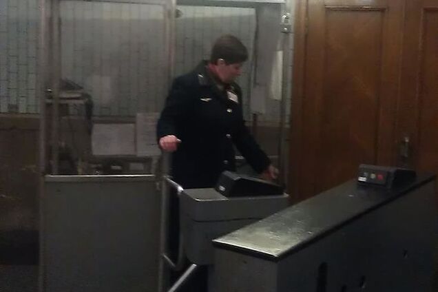 Контролеры в киевском метро опять скандалят с бойцами АТО