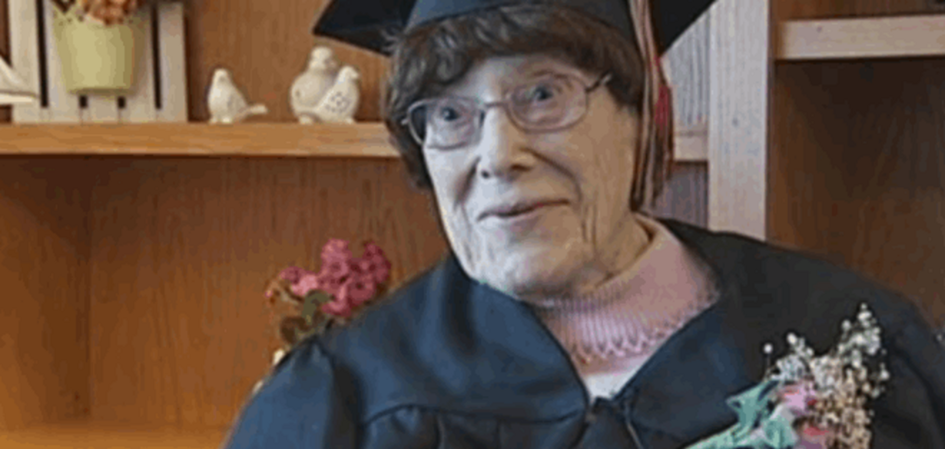 Впору! В США 103-летняя старушка окончила среднюю школу