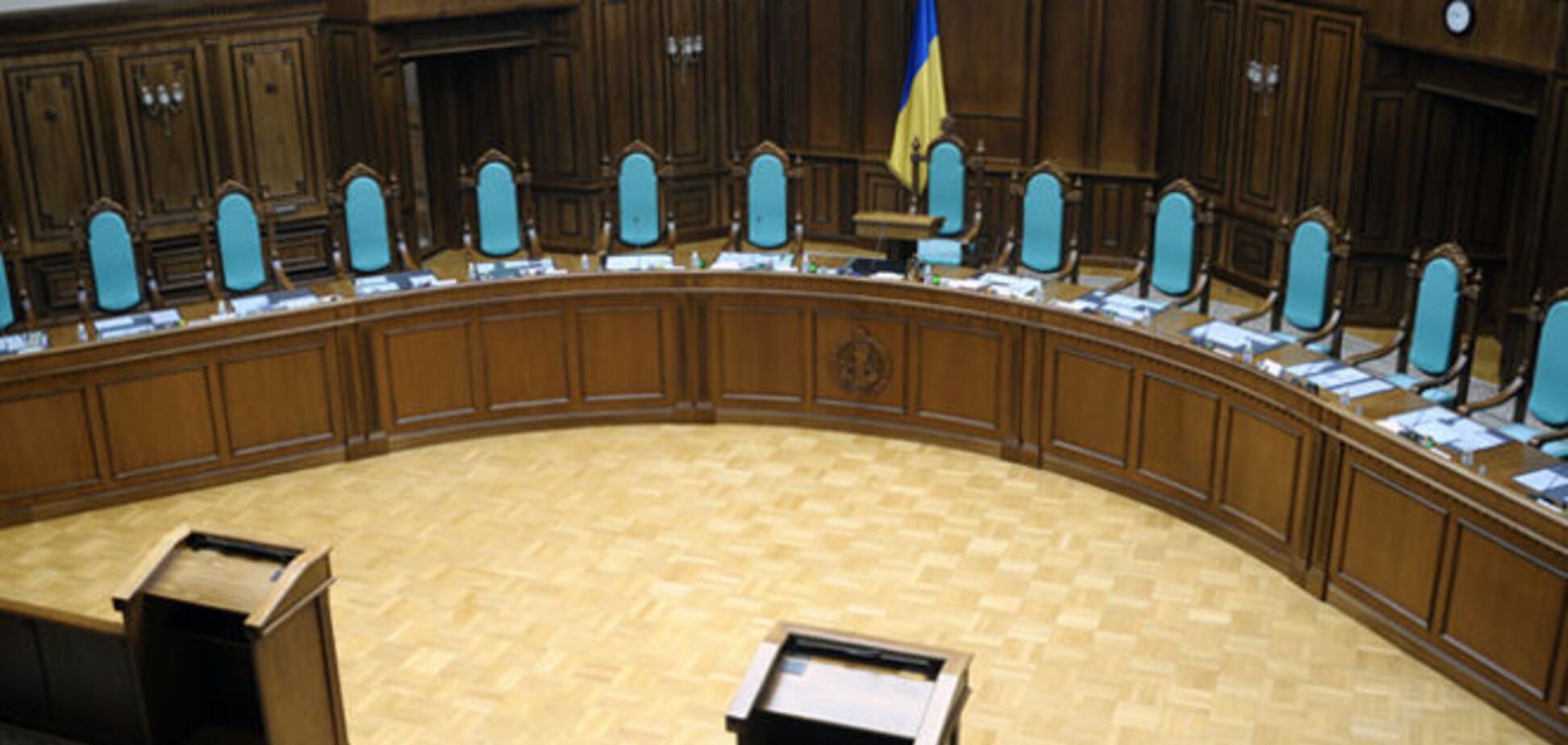 Конституционный суд отложил рассмотрение закона о люстрации