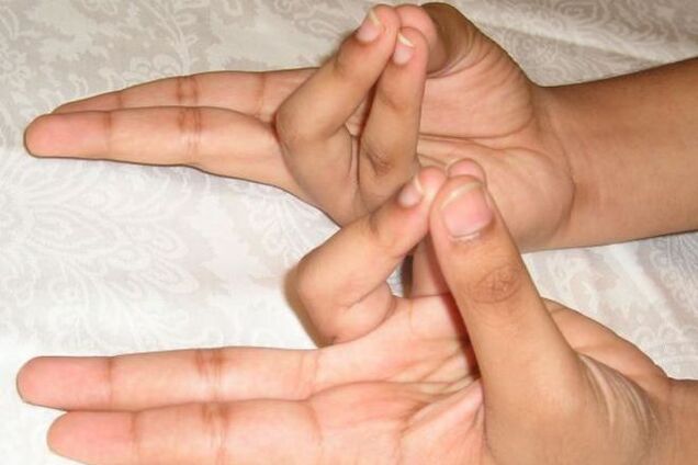 Ученые раскрыли секрет хрустящих пальцев