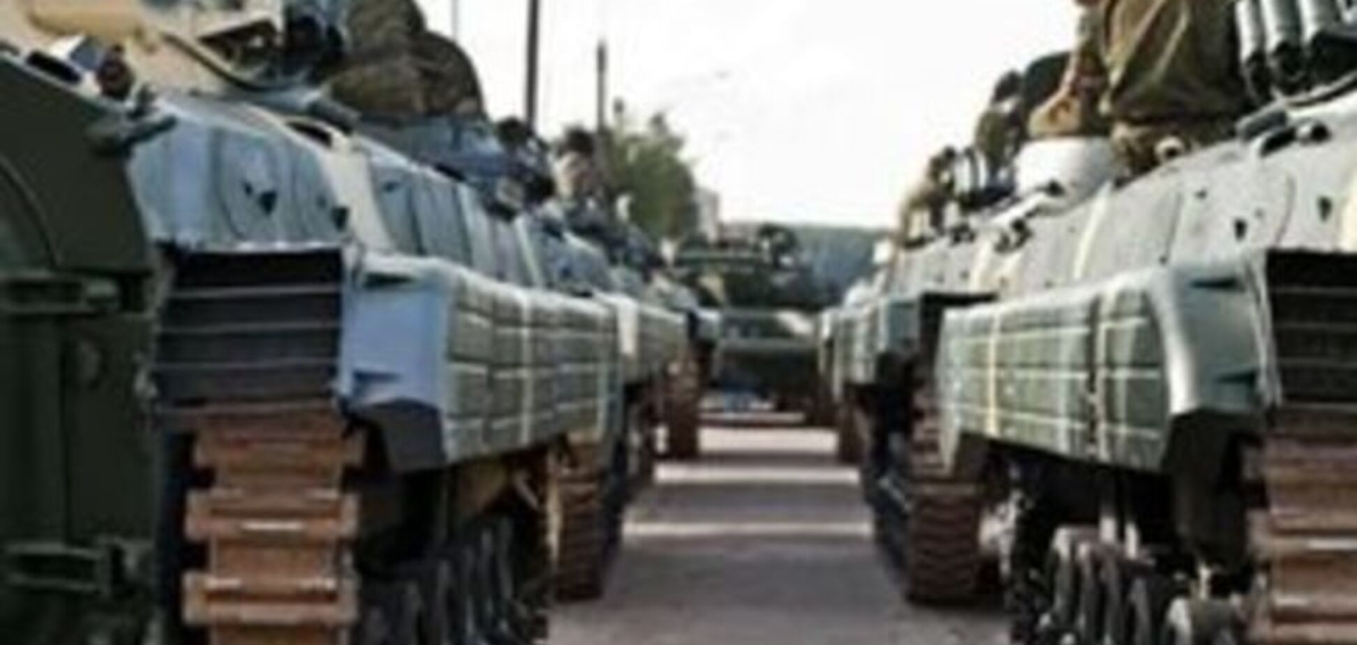 В Новоазовск из Донецка едут 15 российских танков и столько же БМП – штаб АТО