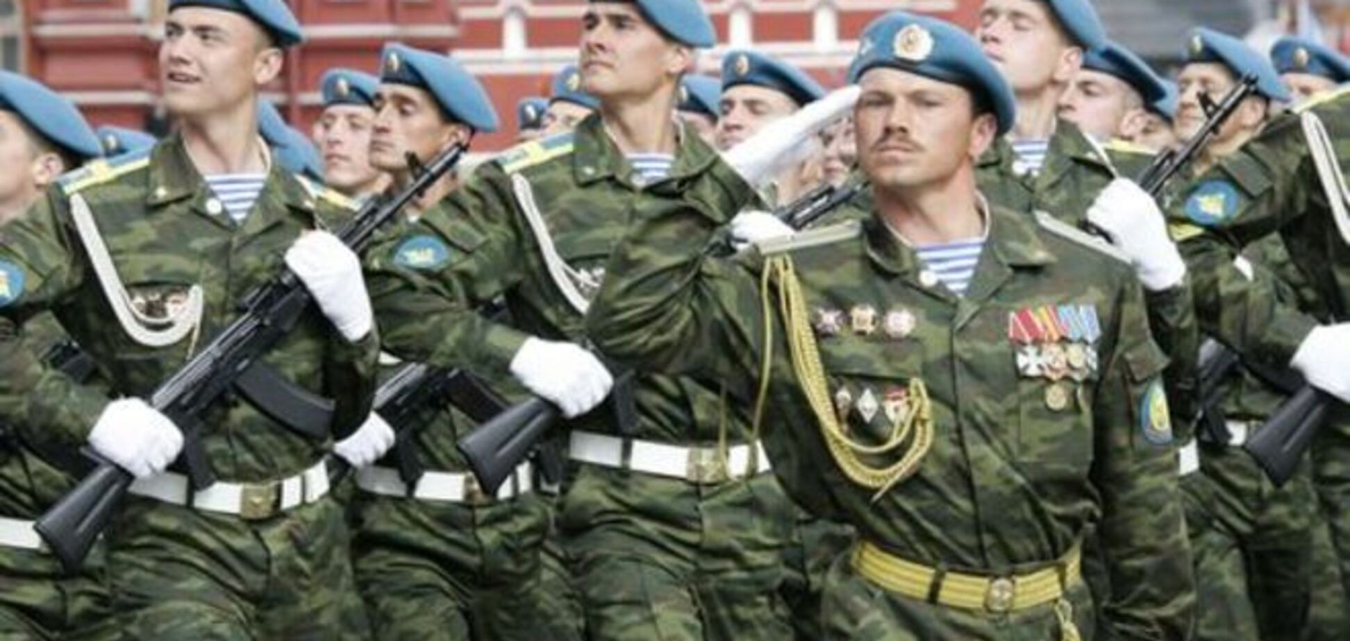 На 'путинском' параде в Москве будут маршировать боевики с Донбасса - Муженко