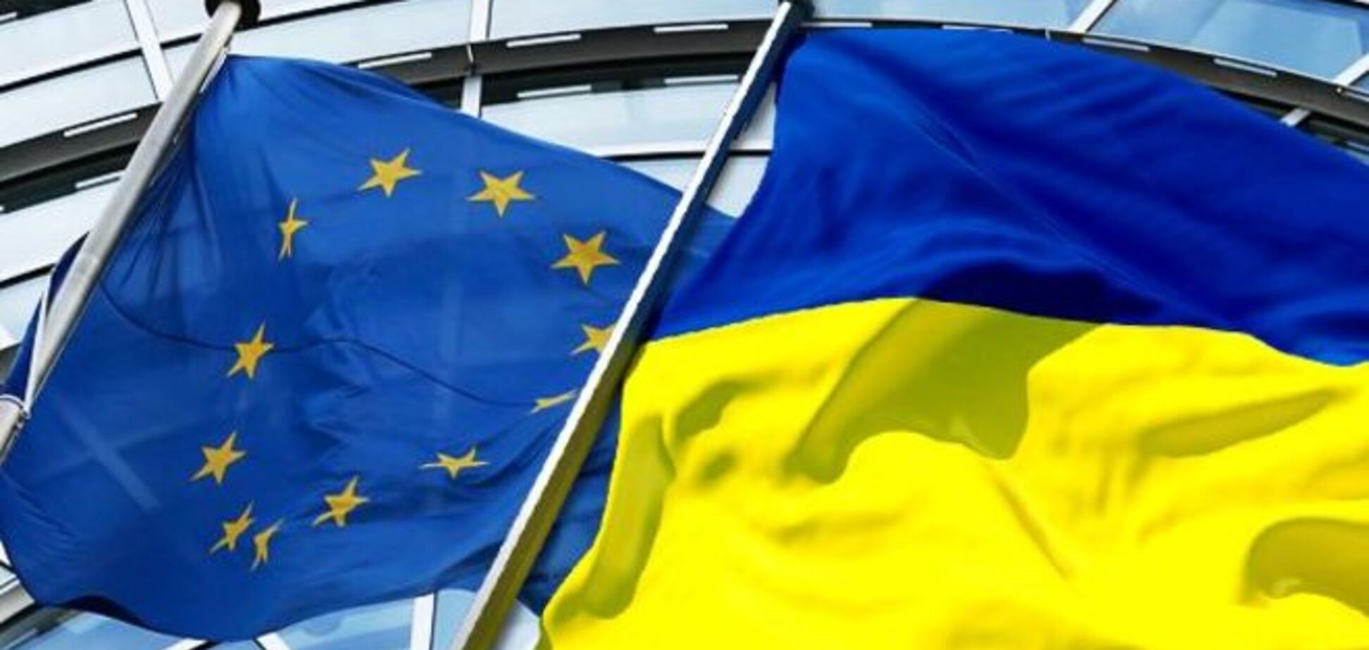 Держслужбовцям в Україні хочуть підняти зарплати за рахунок грошей ЄС