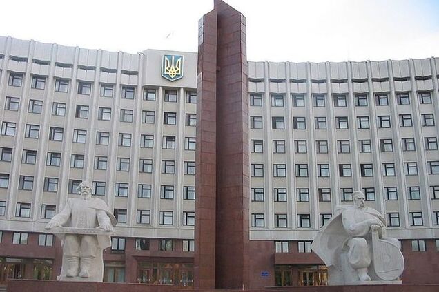 На Прикарпатье запретили КПУ, Партию регионов и Оппозиционный блок
