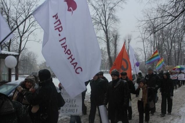 У Москві перед акцією опозиції затримують соратників Нємцова
