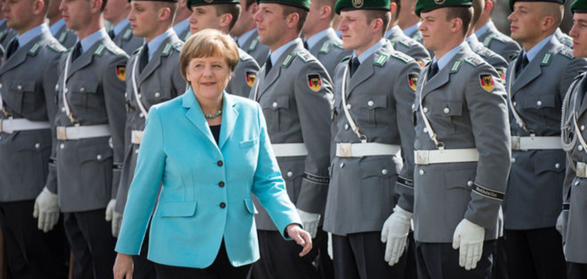 Ангела Меркель освежила гардероб: самые яркие костюмы