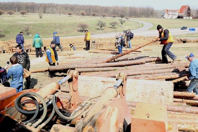 Оборона Харькова: со стороны России город отгораживается окопами - фоторепортаж