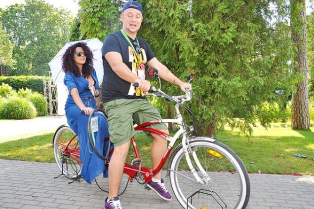 Украинские политики и звезды любят кататься на велосипедах: лучшие фото