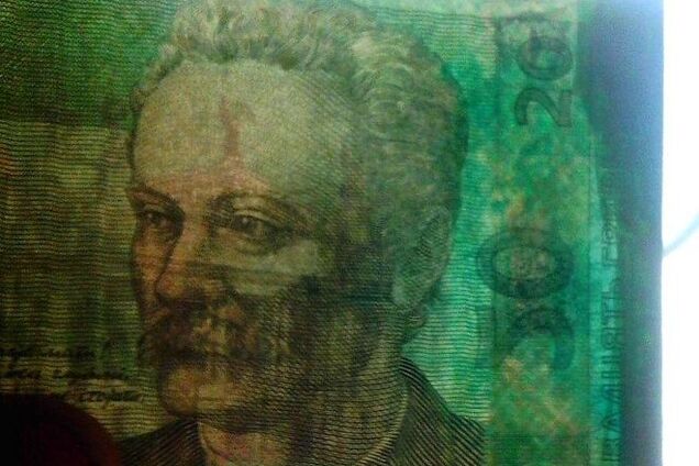 Отмывание денег: 'ополченцы' перекрасили меченые гривни - фотофакт