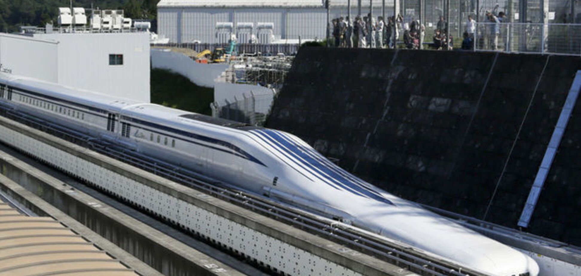 В Японии поезд на магнитной подушке разогнался до 590 км/час
