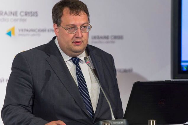 Советник Авакова лично пиарил сайт с адресами Калашникова и Бузины