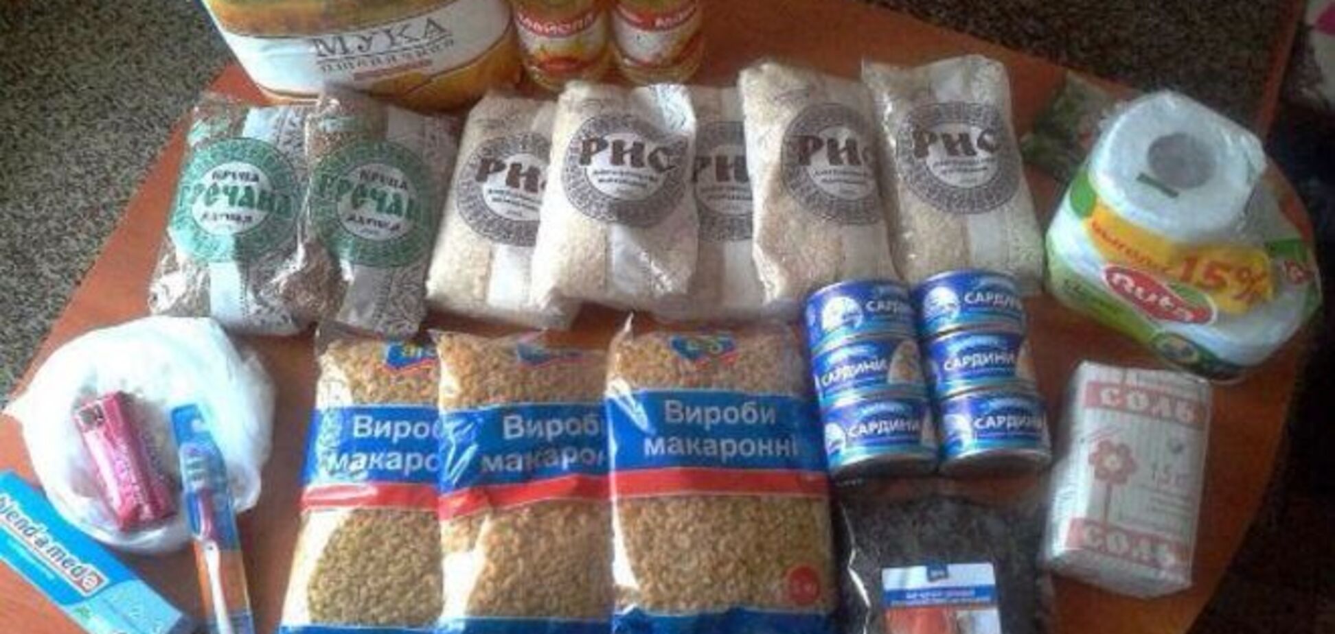 Что выдает 'Красный крест' луганчанам: фото гуманитарки