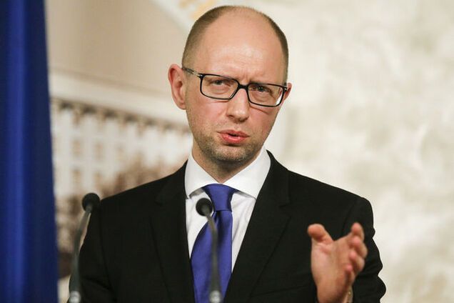 Либо Яценюк вытаскивает страну из пропасти, либо – конец фильма