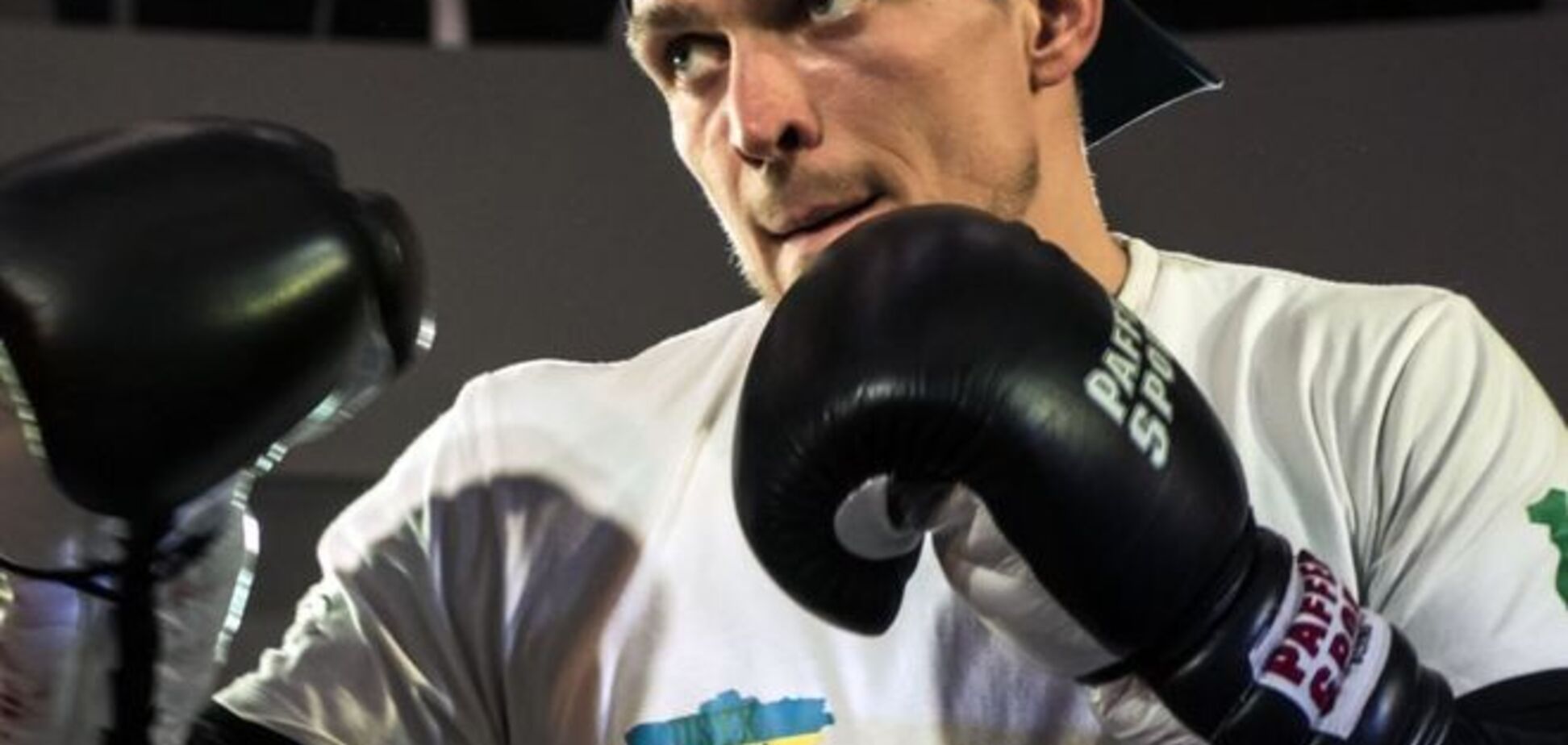 Усику хотят запретить въезд в Крым за избиение 'Русского богатыря'