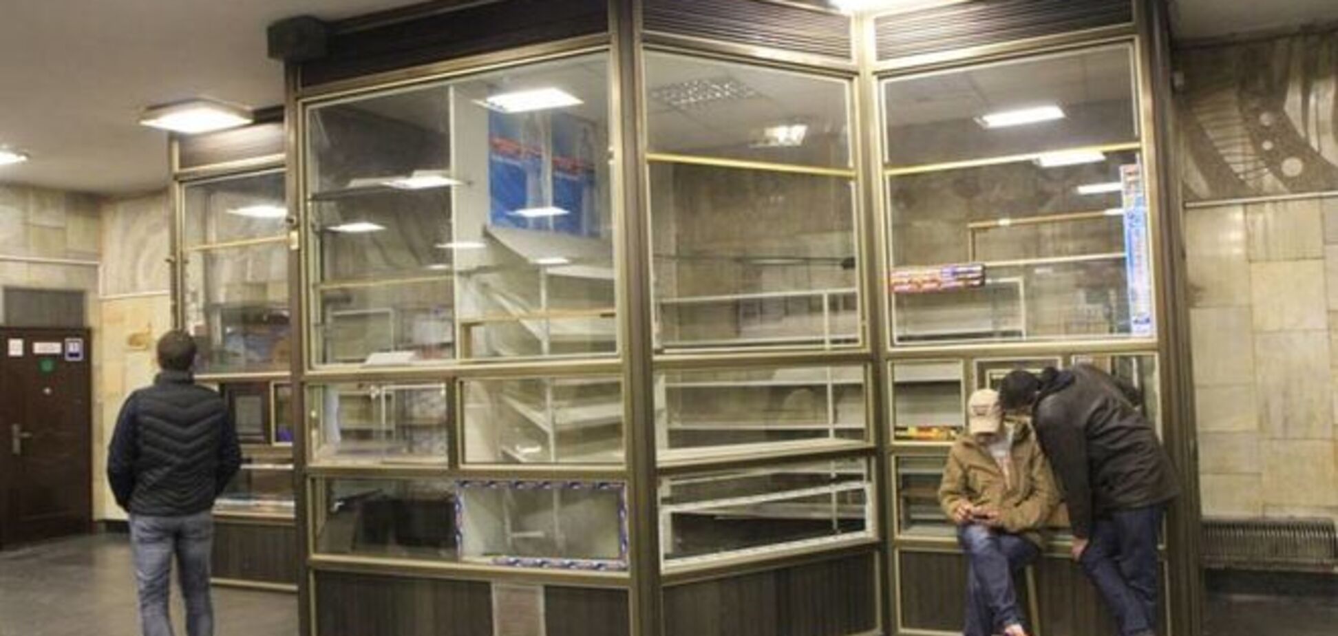 Киевское метро пообещало очистить от МАФов все станции: начали с двух