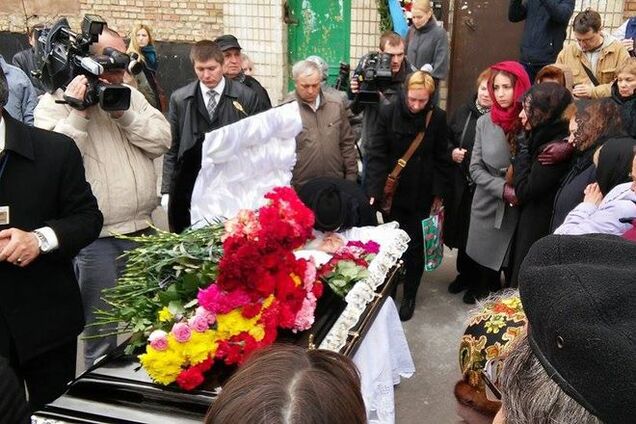 Как в Киеве прощались с Олесем Бузиной: опубликованы фото