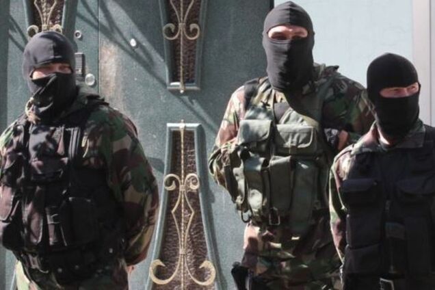 Окупанти почали масові обшуки в будинках кримських татар