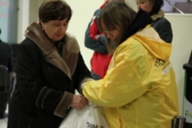 Штаб Ахметова відправить у квітні на Донбас 10 колон гуманітарки