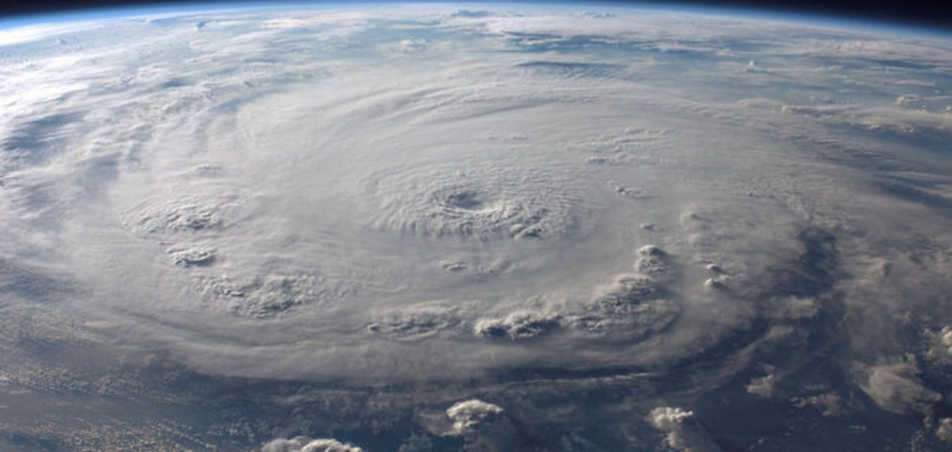 Вид из космоса. Самые разрушительные ураганы за последние 20 лет