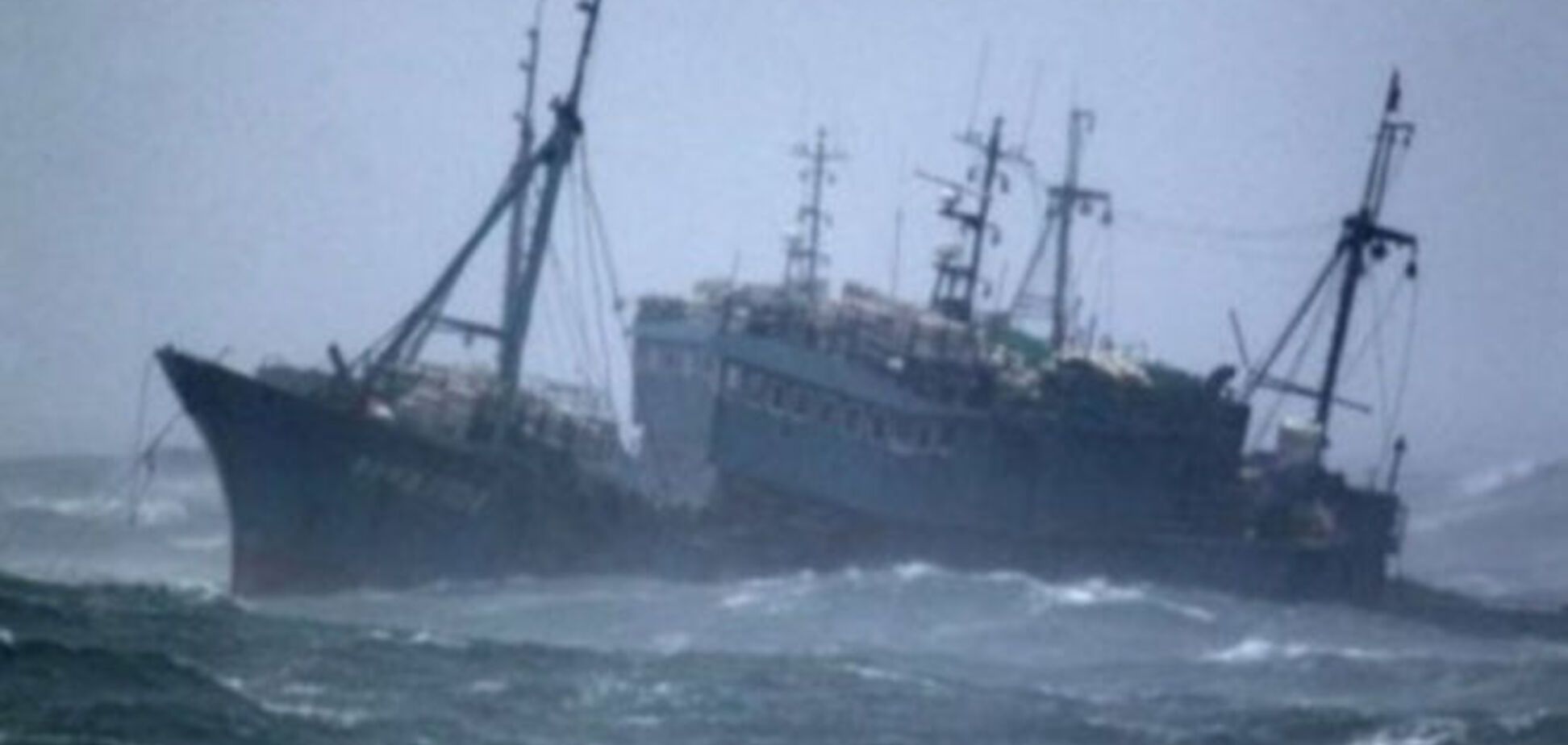 Врятовані із траулера 'Далекий схід', що затонув, моряки розповіли, що сталося: версії трагедії