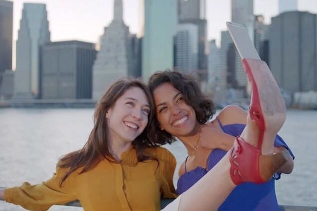 Туфли для селфи – гениальное изобретение, которое поможет сделать снимок без рук