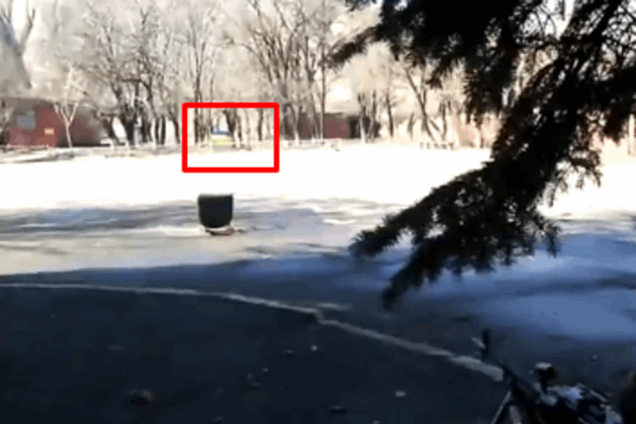 Боевики 'ДНР' расстреляли флаг Украины: видеофакт