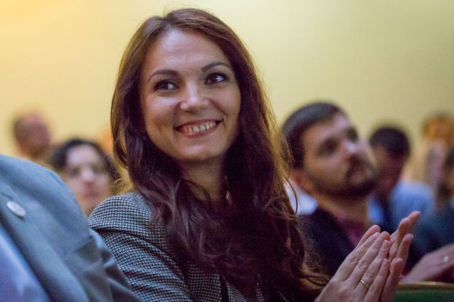 Помоги себе сам: нардеп Гопко с семьей скромно живет в доме и восьми квартирах