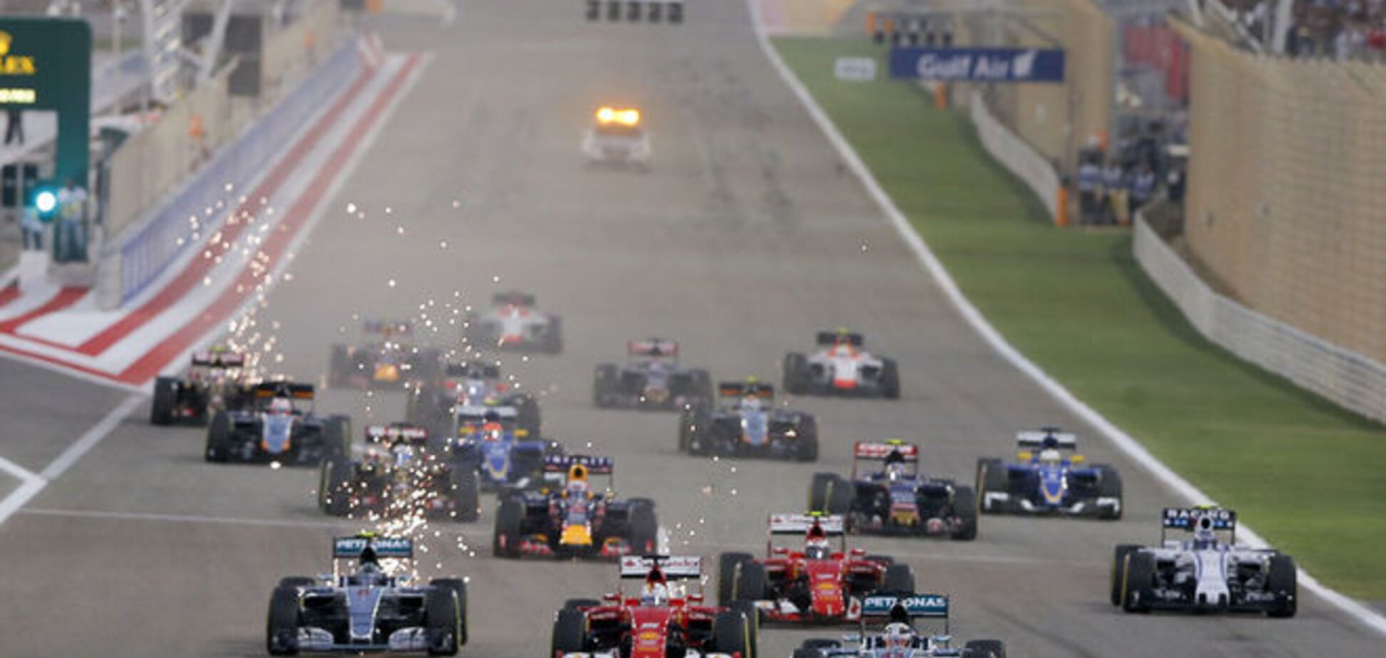 Формула-1. Битва в пустыне: лучшие фото Гран-при Бахрейна