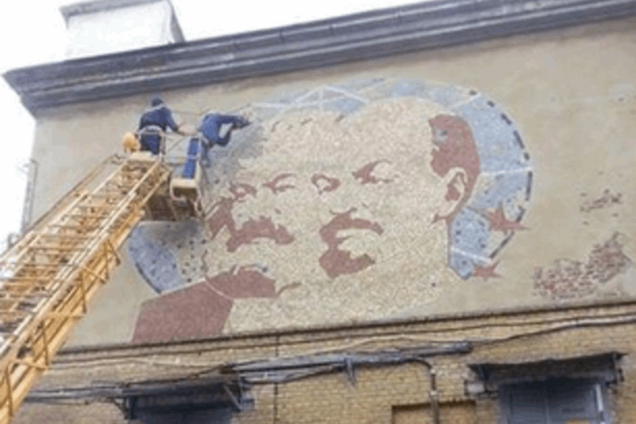 Good bye Ленин: в Харькове избавляются от советских фресок и прощаются с Россией