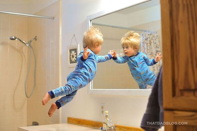 Отец сделал вдохновляющую серию снимков для сына с синдромом Дауна