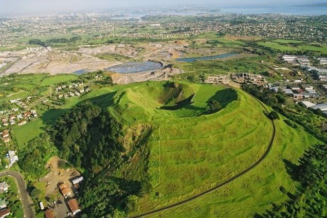 Поразительный город, который стоит на вулканах