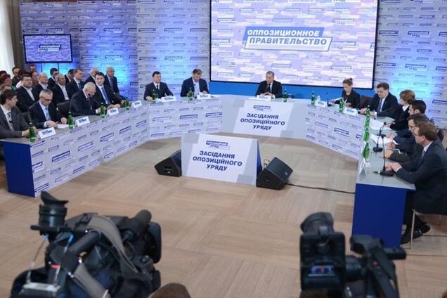 Оппозиционный Кабмин говорит, что власть живет не по средствам