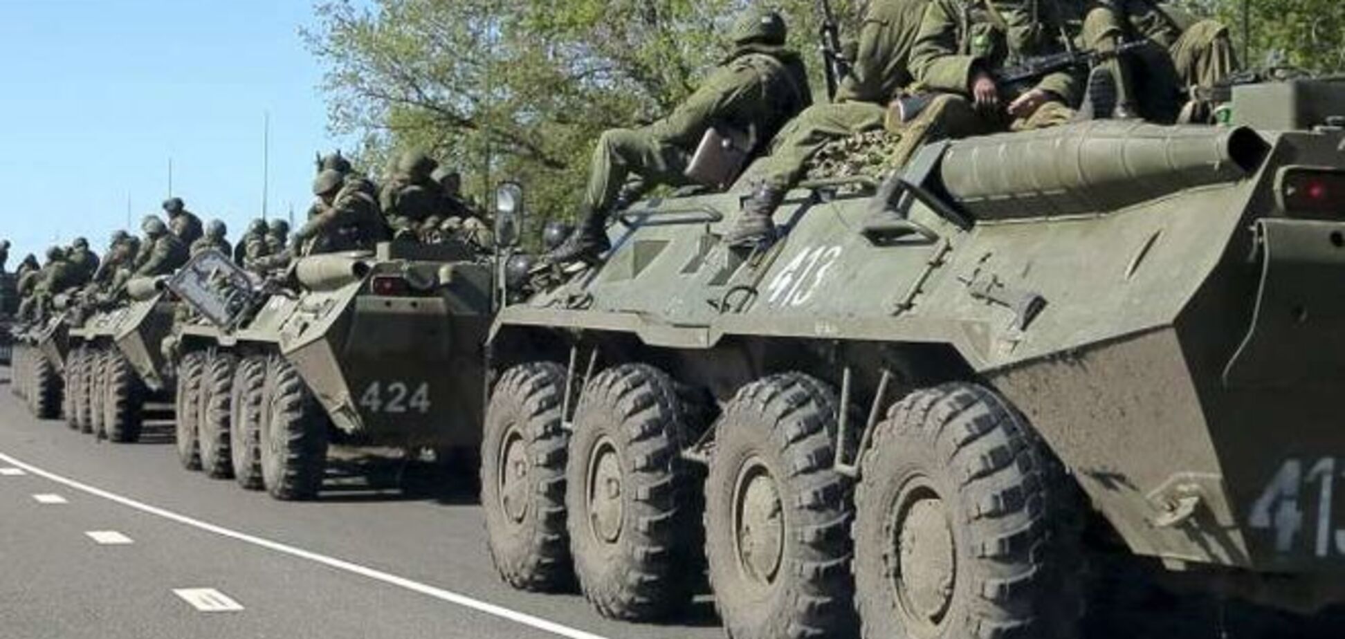 В Лутугино зашла колонна БТРов из России