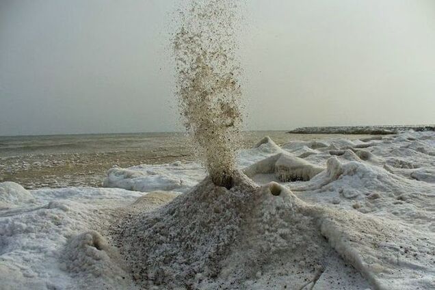 Диковинные ледяные вулканы Великих озер