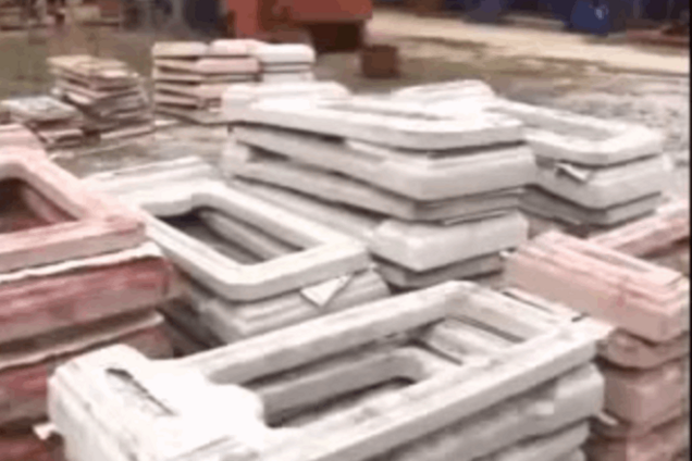 'Від Путіна з любов'ю'. В 'ЛНР' з Росії привезли надгробки: відеофакт