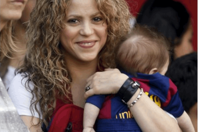 Шакира взяла на матч 'Барселоны' 3х-месячного сына