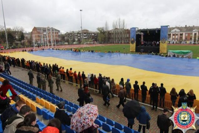 Мешканці Артемівська вийшли на акцію 'Артемівськ - це Україна': фотофакт