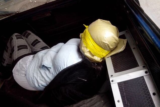 Бойцы АТО показали наводчицу террористов, на руках которой кровь мирных жителей Гранитного