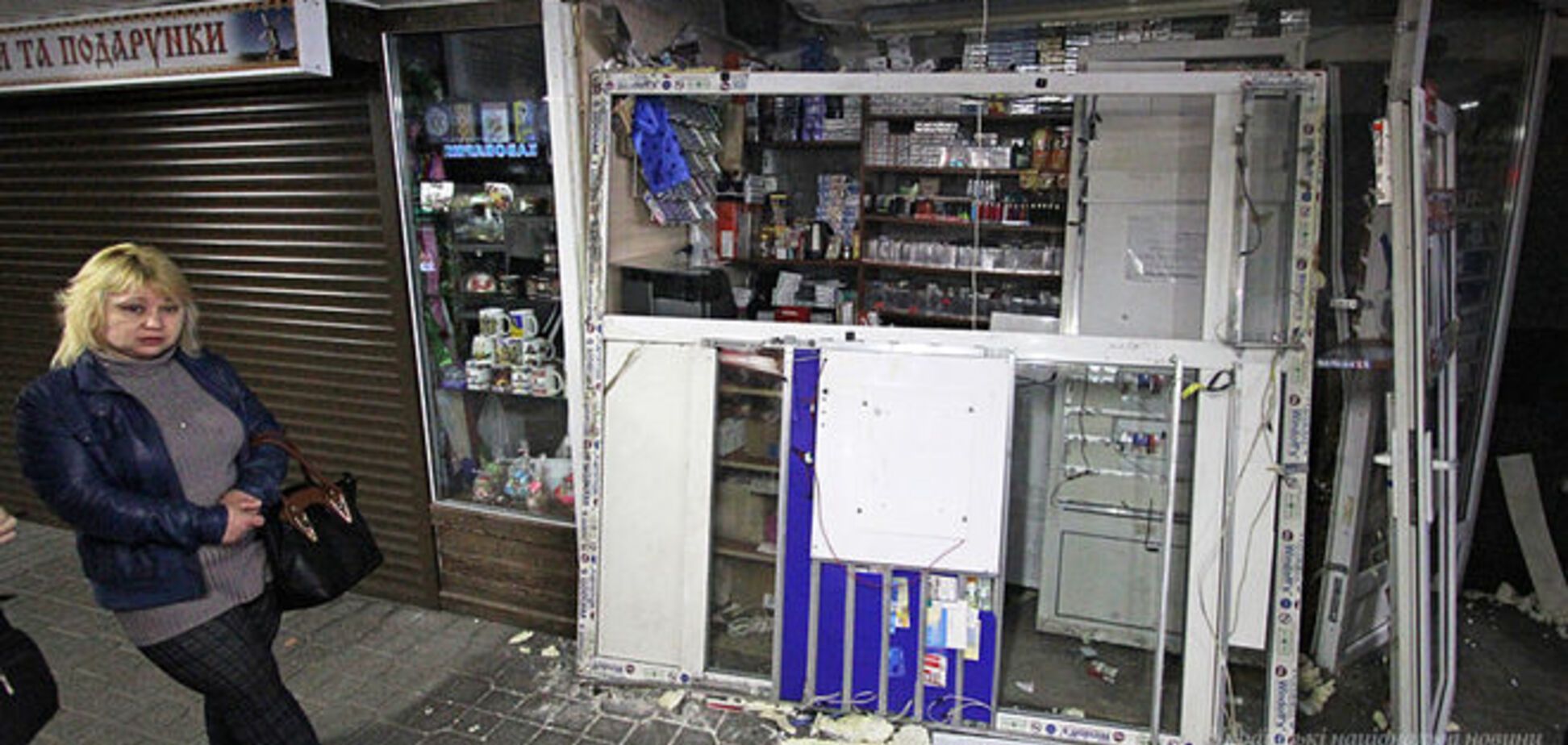 В Киеве под Майданом сносят незаконные ларьки