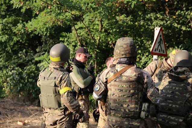 Ночью террористы ударили по мирным поселениям, которые оставили силы АТО – 'Азов'