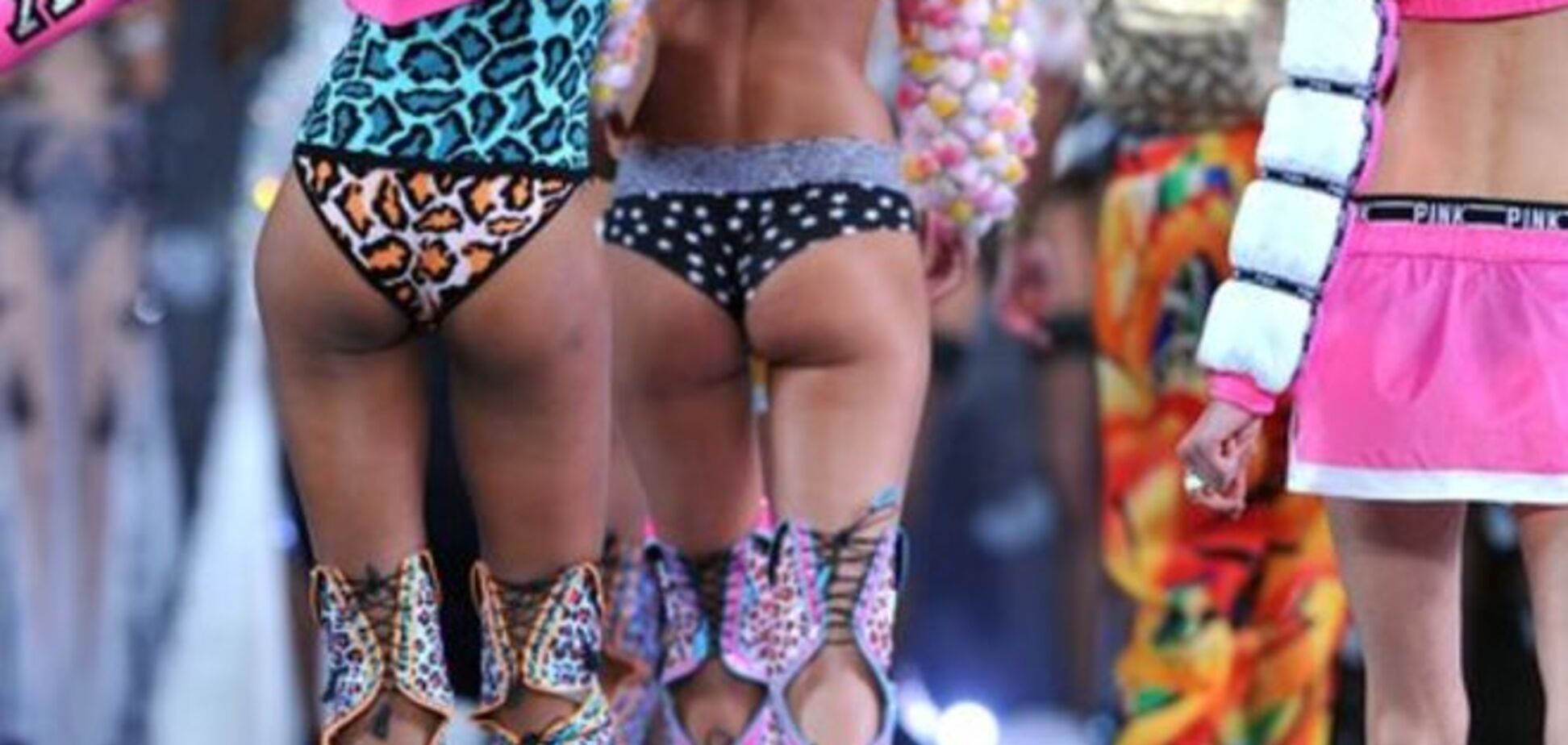 Как сделать красивыми попу и пресс за 10 минут в день: мастер-класс от моделей Victoria’s Secret