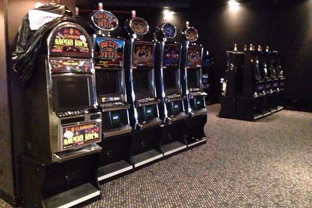 На Киевщине в торговом центре обнаружили казино