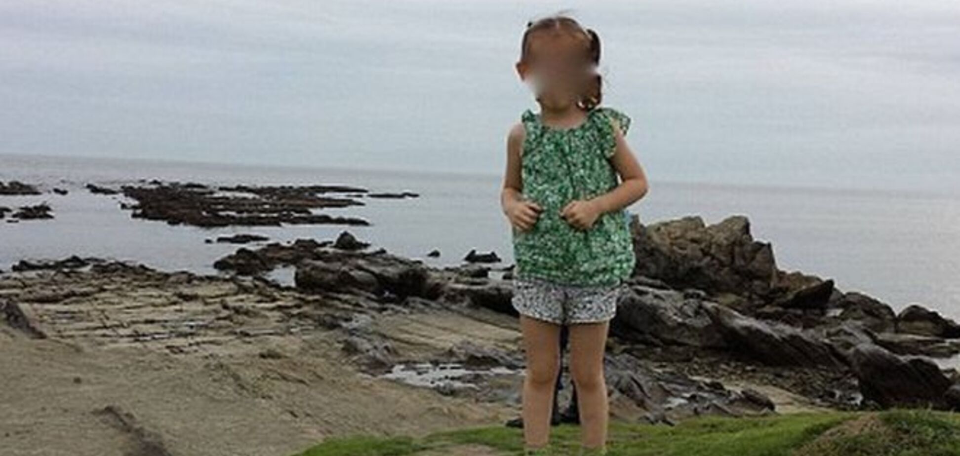 Маленьку дівчинку зняли з привидом солдата: страшне фото