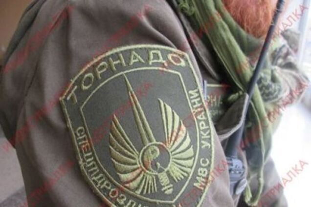 Нож в спину: в сеть 'слили' телефоны и адреса бойцов батальона 'Торнадо'