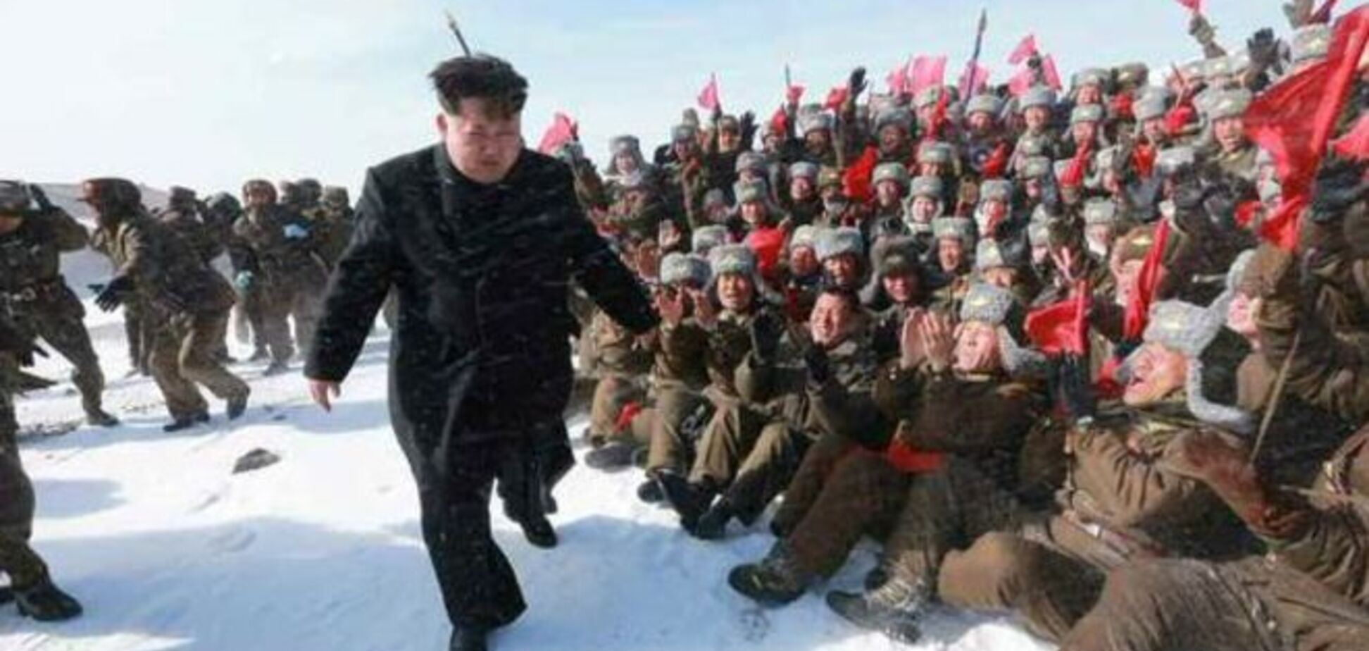 Покорение горы в туфлях: пользователи соцсетей высмеяли 'скалолаза' Ким Чен Ына