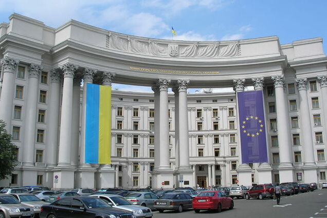 Дипвідносини з агресором: про що мовчить МЗС