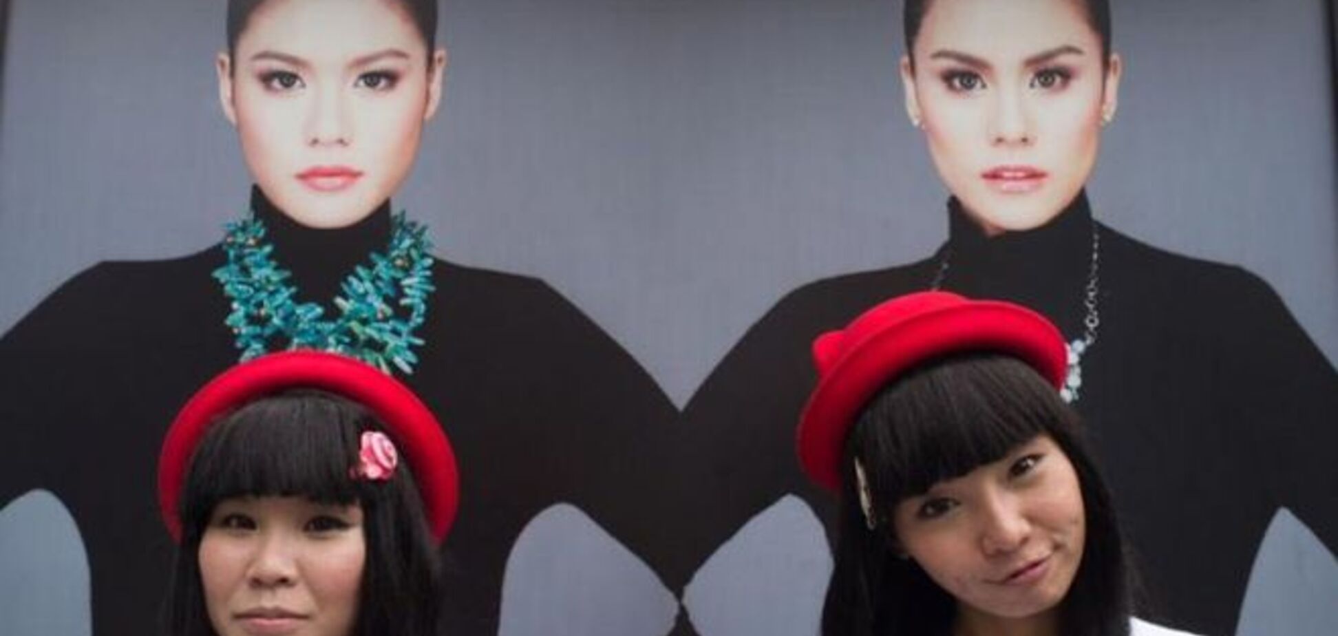 Под копирку: фотограф делает удивительнын снимки двойников по всему миру