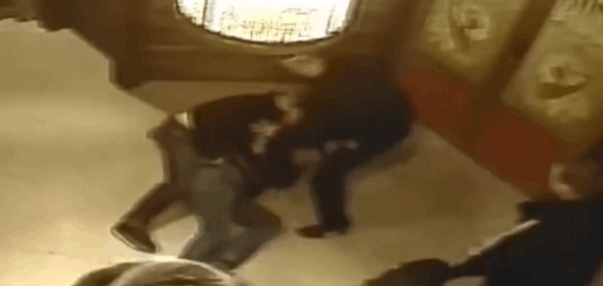 У Херсоні п'яні міліціонери влаштували 'мордобій' у спріп-барі