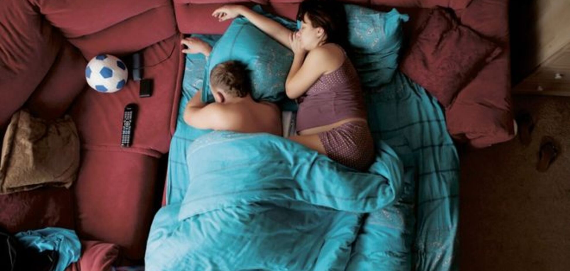 20 очаровательных фото спящих пар, которые ждут ребёнка